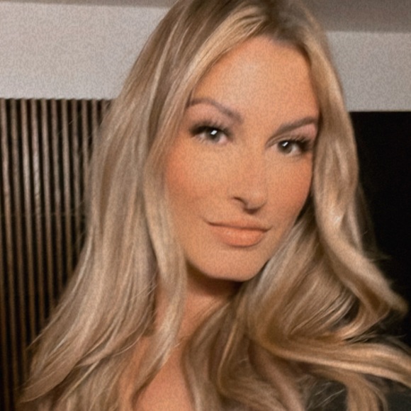 Meet your Posher, Jennifer - Picture 1 of 1